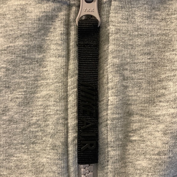 NIKEAIR | Zip-Front Cropped Tank - Picture 4 of 5